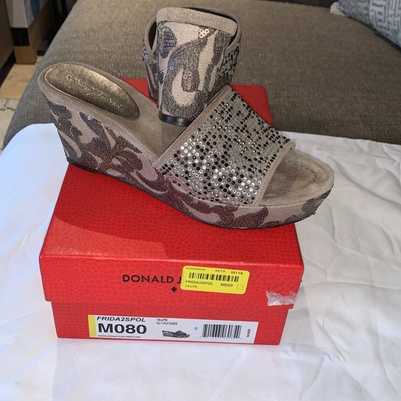 Gently Loved Wedge Taupe Frida Slide By Donald J Pliner - Picture 7 of 9